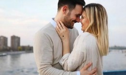 爱伴侣 在线观看,在线观看，情感纠葛的浪漫之旅